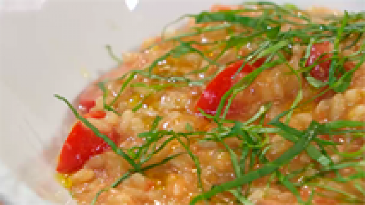 Risotto de tomate con salmón ahumado