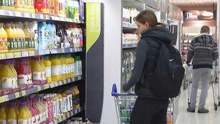 Telediario 1 - Los consumidores británicos ya notan el 'Brexit'' en la cesta de la compra