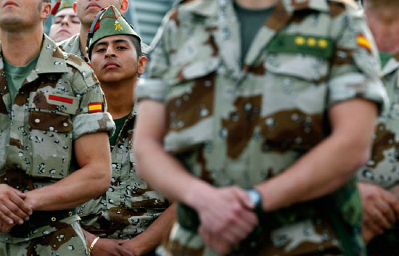 La crisis económica y el aumento del paro hacen aumentar el número de solicitudes para enrolarse en el Ejército. (06/01/09)