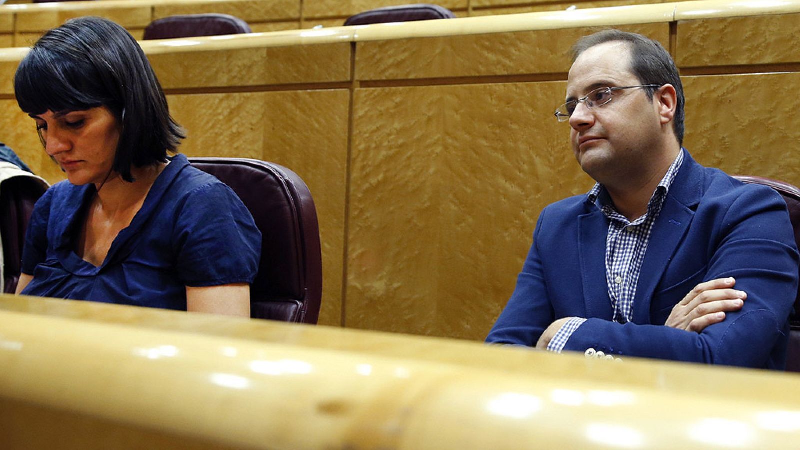 La reunión de los parlamentarios socialistas en el Senado escenifica la división del partido