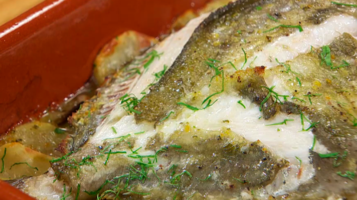 RTVE Cocina - Receta de gallo de San Pedro con cítricos y perejil