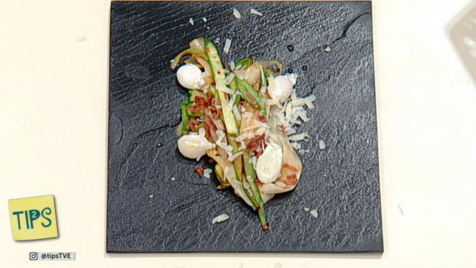 TIPS - Cocina - Tallarines de espárragos con huevos de codorniz