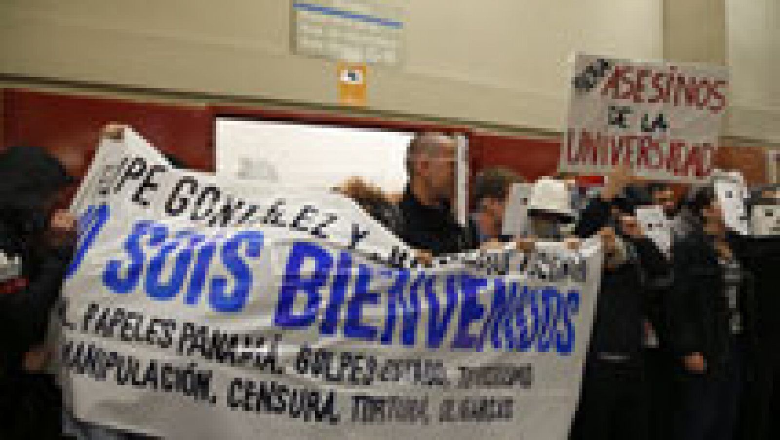 Telediario 1: Unos 200 jóvenes boicotean un acto de Felipe González en la Universidad Autónoma de Madrid | RTVE Play