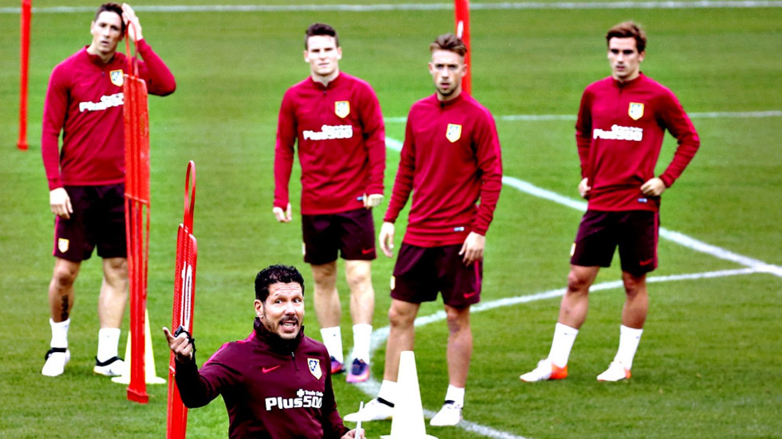 El Atlético de Madrid, líder de la Liga y de su grupo de la Liga de Campeones, visita la fortaleza del Rostov ruso, invicto en sus últimos 26 partidos como local entre todas las competiciones, en una prueba de intensidad, fuerza y calidad para el sen