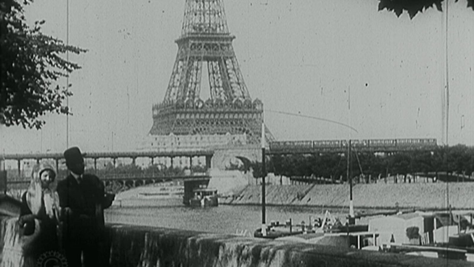 Documenta 2 - Así empieza...La verdadera historia de la Torre Eiffel