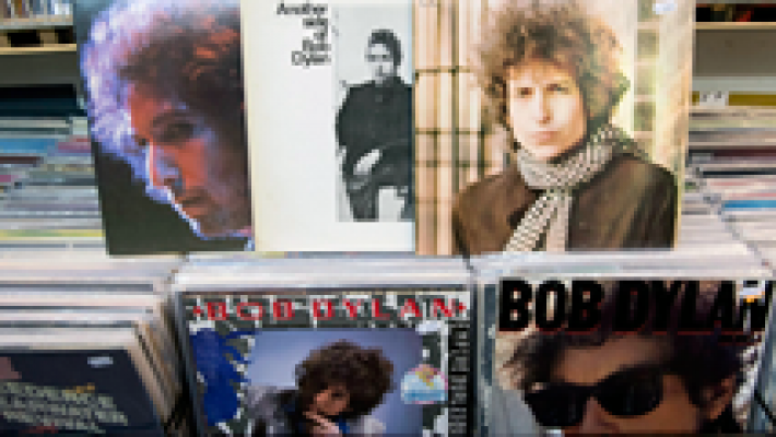 Bob vs Dylan