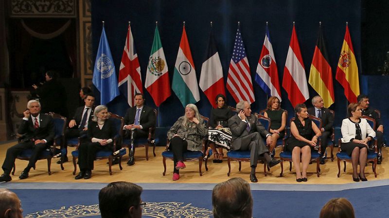 La política, el acento español y las emociones han marcado la ceremonia de los Premios Princesa de Asturias