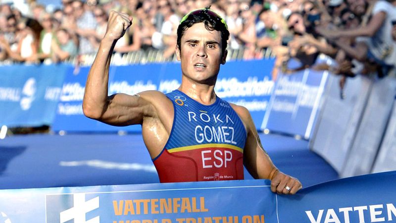 El Rey Felipe ha erigido al triatleta ferrolano Javier Gómez Noya  en un "símbolo de los mejores valores del deporte y un verdadero  orgullo para sus raíces gallegas y para toda España". 