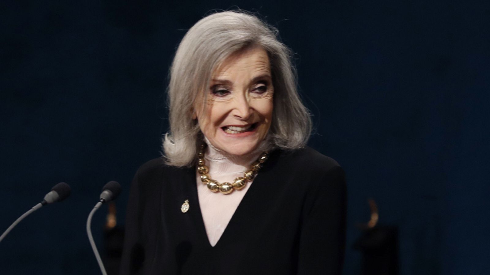 Núria Espert, Premio Princesa de Asturias de las Artes 2016, ha declarado, en una entrevista para TVE, que ¿dos minutos después de la alegría¿ de recibir la noticia del galardón, ¿pensé que era para el teatro español, para el europeo, es un premio para el teatro¿.La actriz catalana ha reconocido que ¿es una privilegiada¿ y que ¿lo que ha querido hacer y ha puesto empeño lo ha hecho¿, aunque ha reconocido que obras de autores que idolatraba en su juventud como Tennessee Williams, Ibsen o Strindberg nunca ha podido interpretarlas.