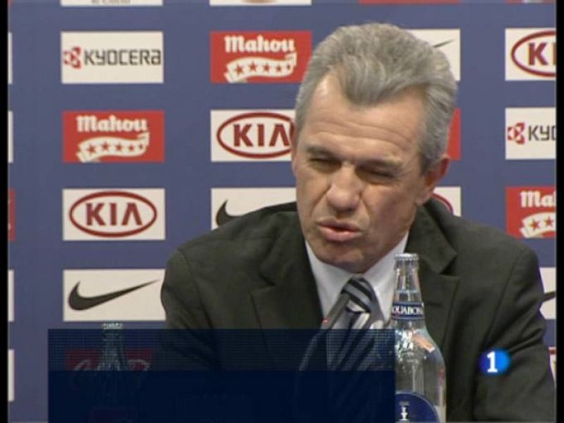  Los entrenadores del Atlético de Madrid y F.C Barcelona, Javier Aguirre y Josep Guardiola, respectivamente comparecen ante los medios de comunicación tras el partido.