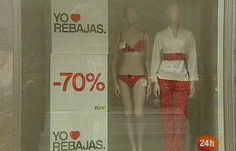 Las rebajas de invierno comienzan este miércoles en toda España. A pesar de la crisis económica, los comercios tienen esperanzas de recuperar lo perdido. 