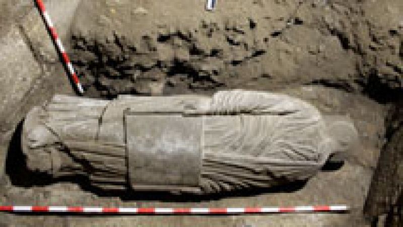 Encuentran una escultura en la catedral de Santiago