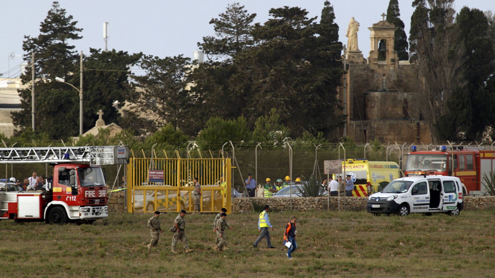 Mueren cinco personas en un accidente de avioneta en Malta - Informativo 24h | Ver