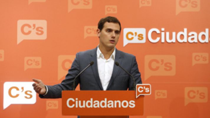 Rivera llama a la oposición a "controlar" al Gobierno y afea al PSOE no haber hecho exigencias al PP