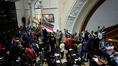 Enfrentamientos en la Asamblea Nacional de Venezuela cuando se debatía el referéndum revocatorio contra Maduro