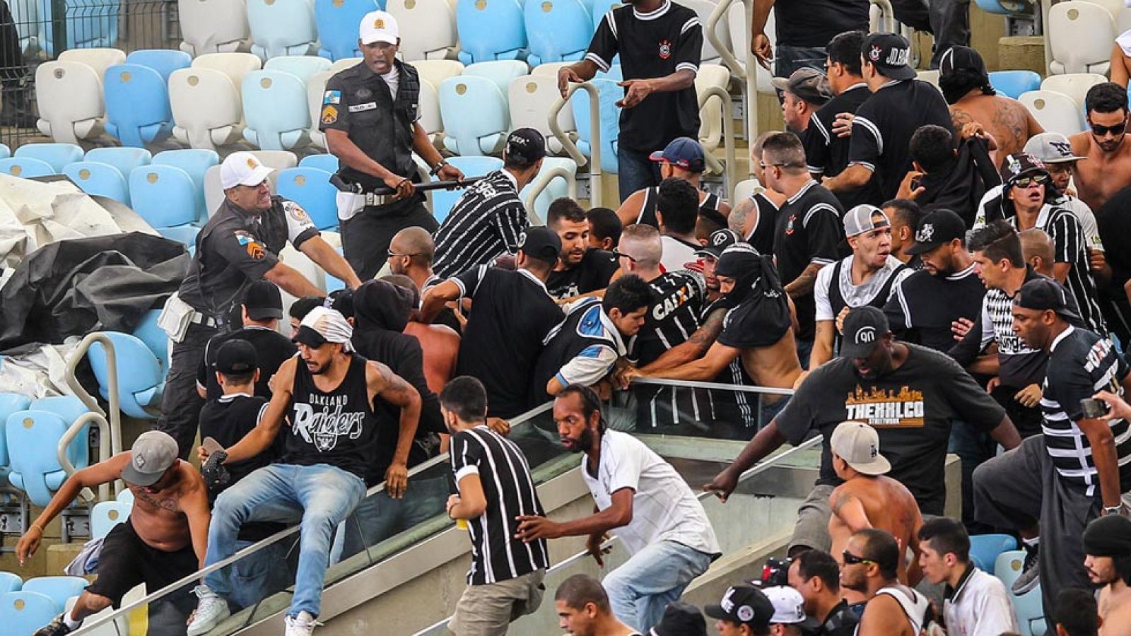 Telediario 1: Batalla campal en las gradas de Maracaná | RTVE Play