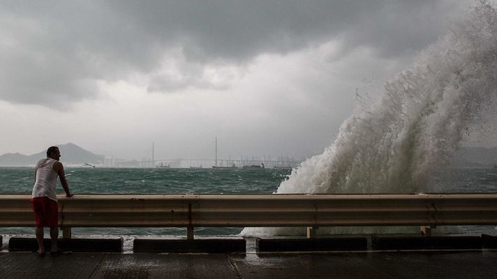 El tiempo - Alerta por lluvias y olas en una docena de provincias