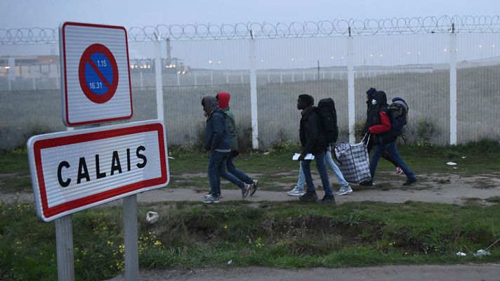  - Francia desaloja 'La Jungla' de Calais, después de 17 años y tasas de 10.000 habitantes