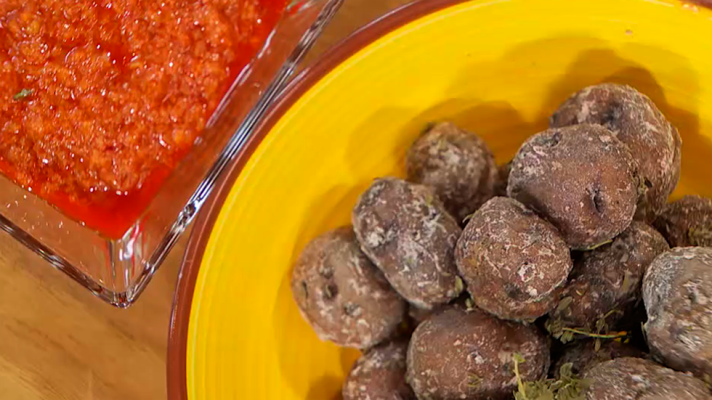 RTVE Cocina - Receta de papas arrugadas con mojos