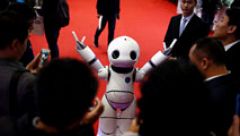 Los últimos modelos de robots se dan cita en Pekín
