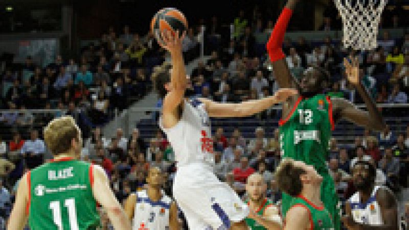 El Baskonia se ha impuesto al Real Madrid en la Euroliga gracias a dos triples de Blazic en el último minuto. Los vitorianos se llevaron la victoria por 87-91.