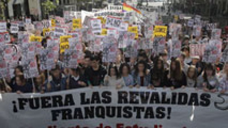 Miles de estudiantes se manifiestan contra las reválidas de la LOMCE