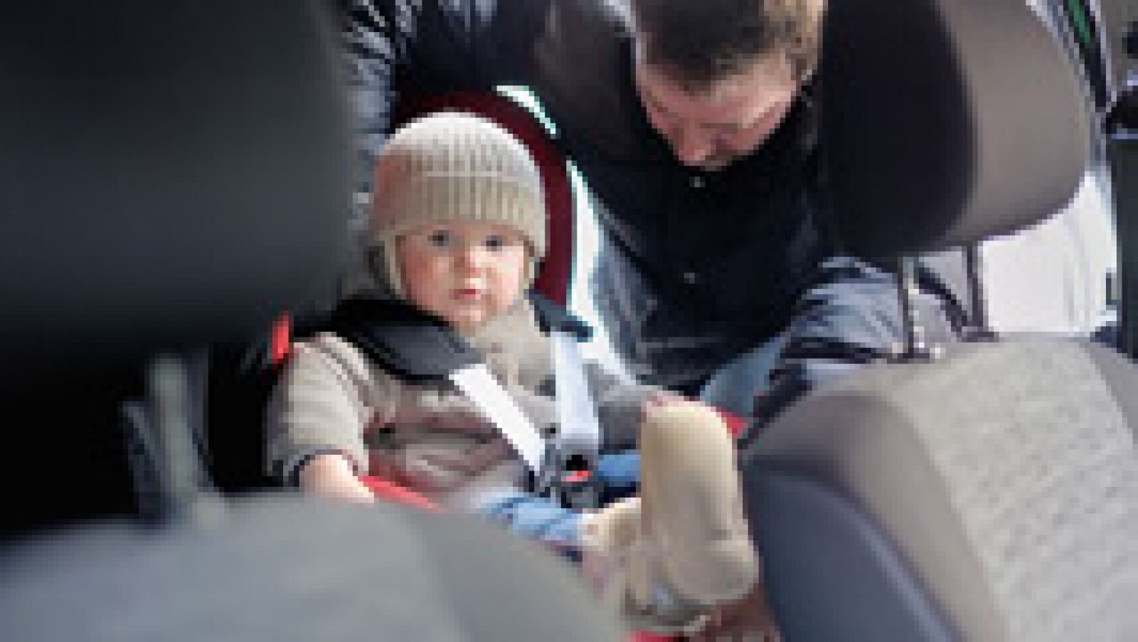 Telediario 1: Alrededor del 50% de los niños viajan mal en la silla del coche | RTVE Play