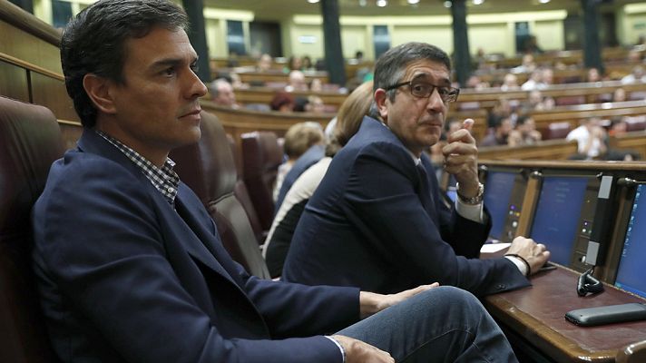 Pedro Sánchez reaparece en el Congreso para escuchar el discurso de Rajoy
