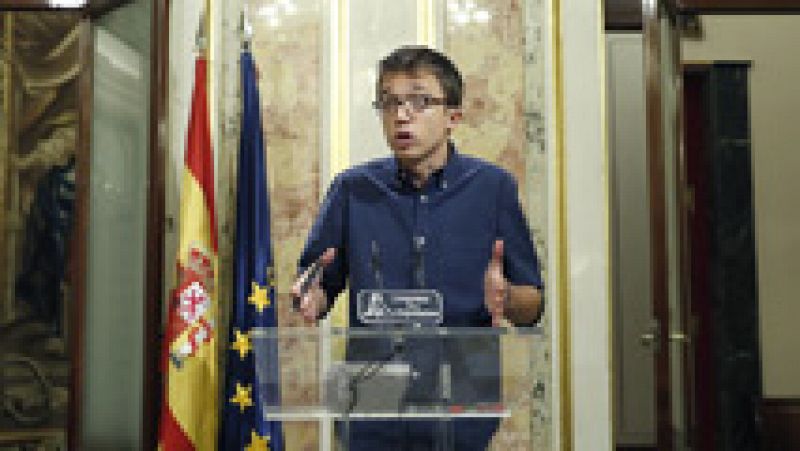 Ciudadanos advierte a Rajoy de que estarán "vigilantes" y Podemos se declara la única "alternativa"