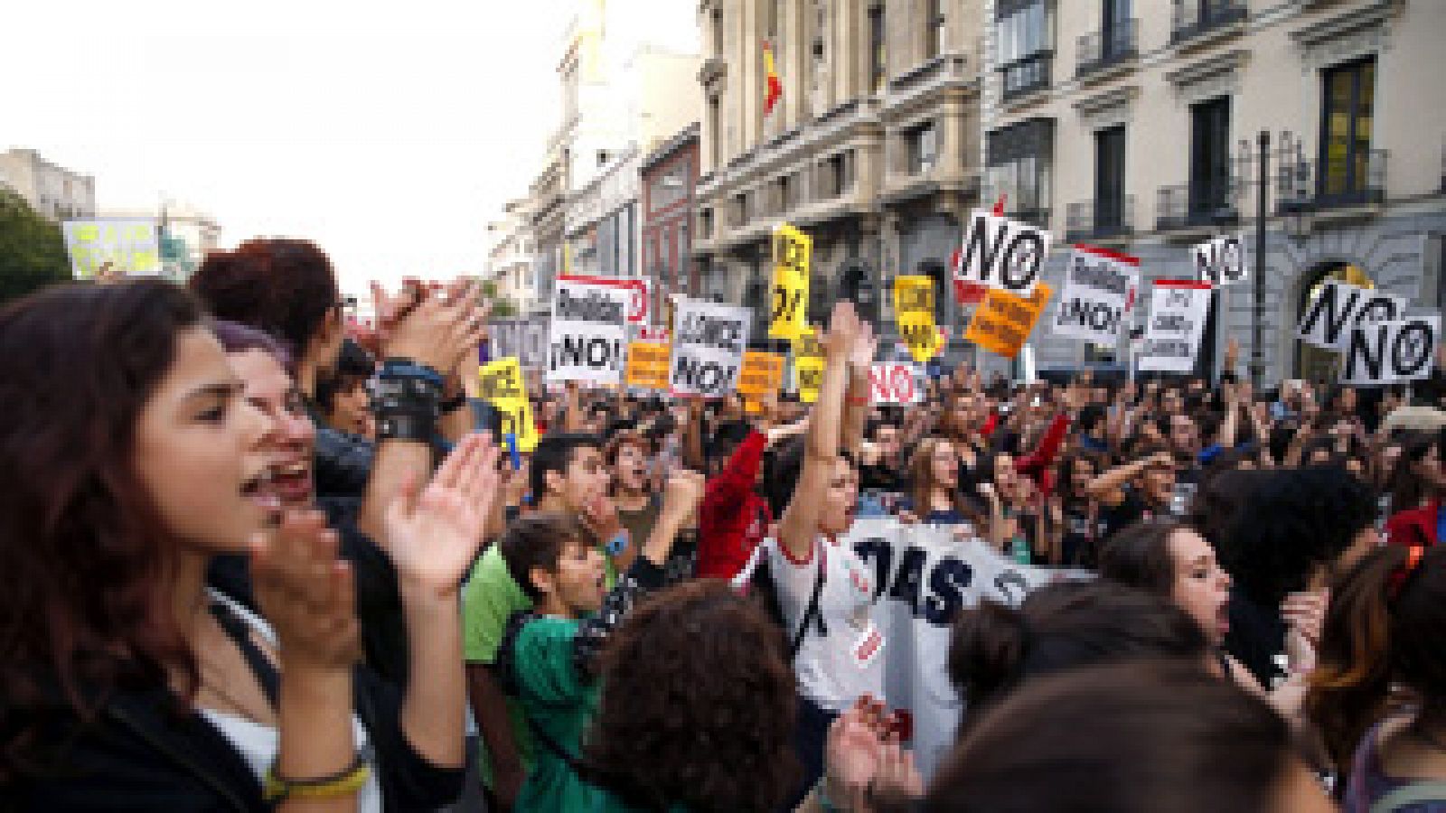 Telediario 1: Estudiantes de ESO y Bachillerato se manifiestan contra las reválidas y la LOMCE | RTVE Play