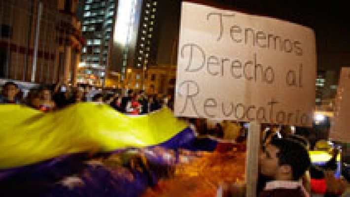Telediario 1 - Miles de personas marchan en contra de la suspensión del proceso para un revocatorio presidencial