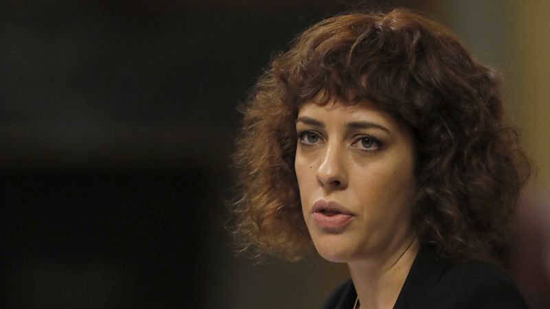 La portavoz de En Marea, Alexandra Fernández, a manifestado al candidato popular a la presidencia del Gobierno, Mariano Rajoy, que "será investido presidente por un golpe parlamentario cocinado a fuego lento durante 10 meses". Fernández ha añadido qu