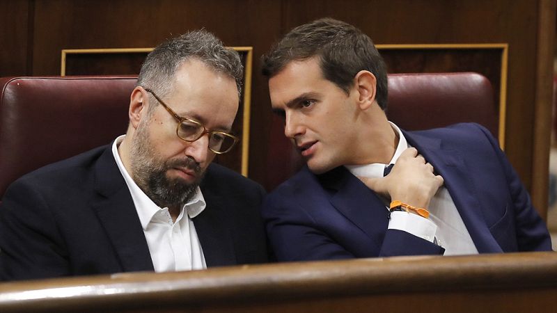 Debate de investidura: Rivera murmura "vaya gilipollas" a Iglesias desde su esca�o tras una alusi�n 