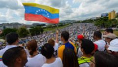 Un policía muerto y dos heridos durante la llamada "Toma de Venezuela" convocada por la oposición en todo el país
