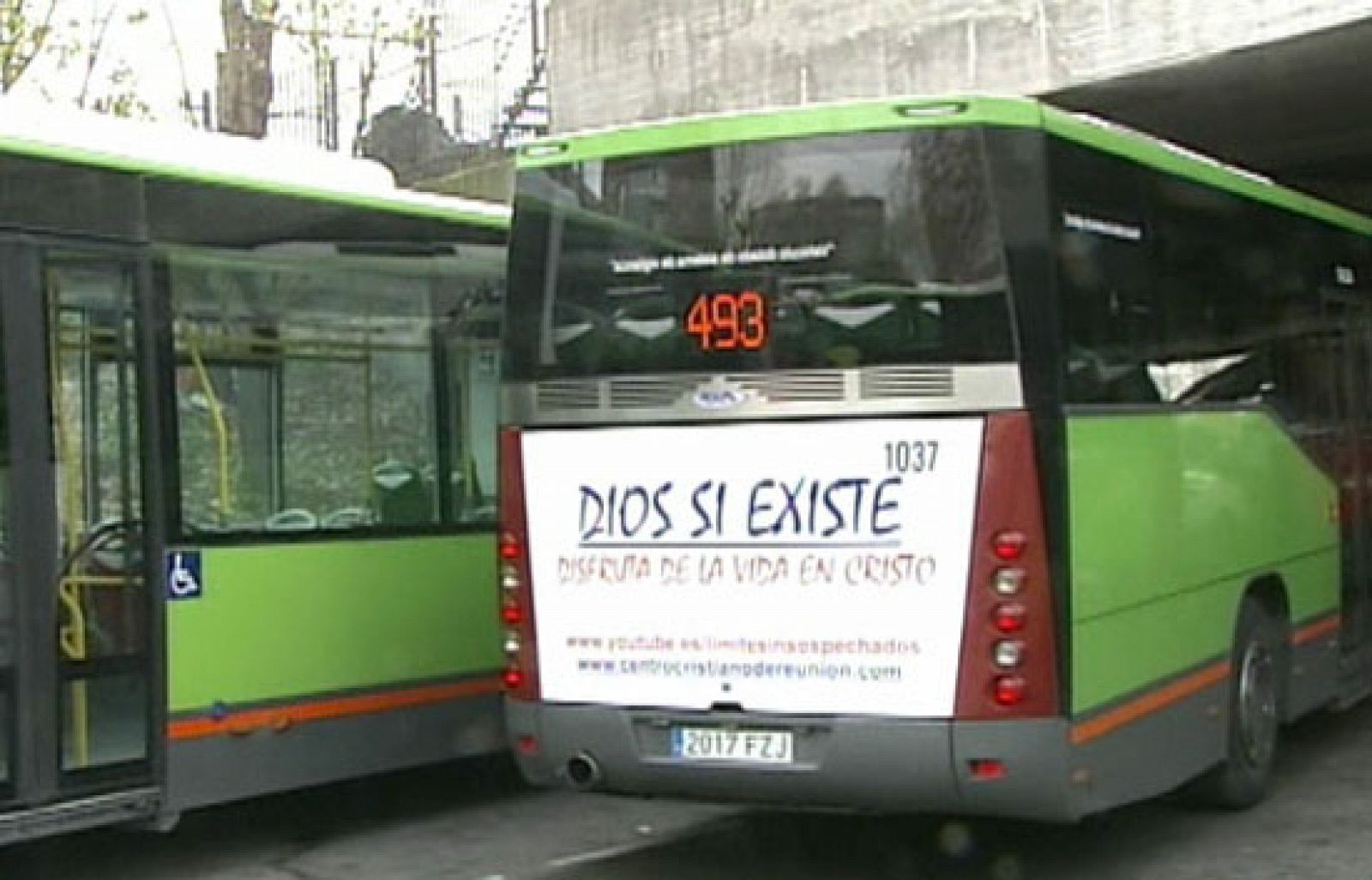 Batalla publicitaria entre creyentes y no creyentes en los autobuses urbanos. En Fuenlabrada, Madrid, se ha visto el primero que ha circulado publicitando que Dios existe.