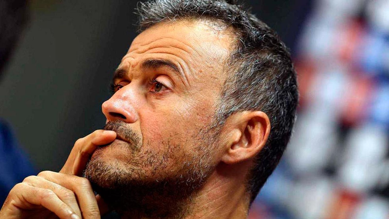 El entrenador del FC Barcelona, Luis Enrique Martínez, no ha querido entrar a fondo en la polémica de la semana suscitada por el botellazo recibido por Neymar y las manifestaciones del Comité de Competición, de Javier Tebas y del propio club, si bien ha asegurado que el premio al 'fair play' que se lleva el equipo "habla por sí solo".