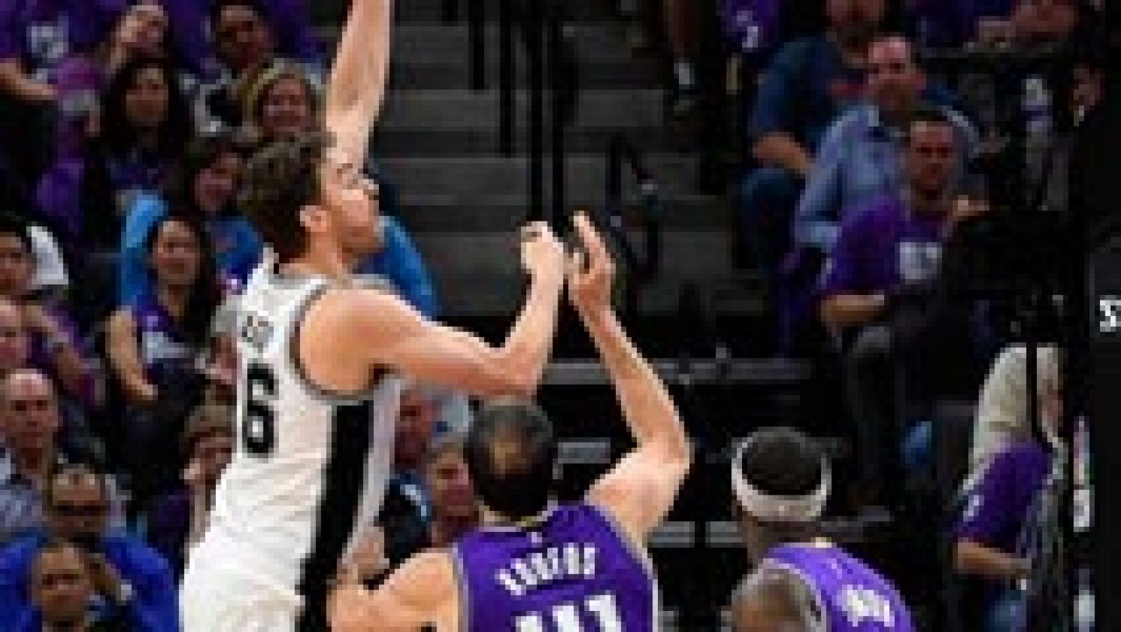 San Antonio suma un nuevo triunfo al derrotar 94-102 a los Sacramento Kings. El jugador de Sant Boi, titular, aporta siete puntos y seis rebotes. Mirotic roza el doble-doble (15 puntos y 9 rebotes) en la victoria de Chicago.