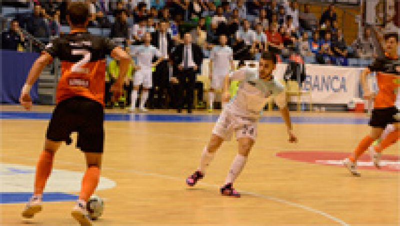 El Aspil Vidal Navarra consiguió su primera victoria de la temporada al derrotar a domicilio al Santiago Futsal.