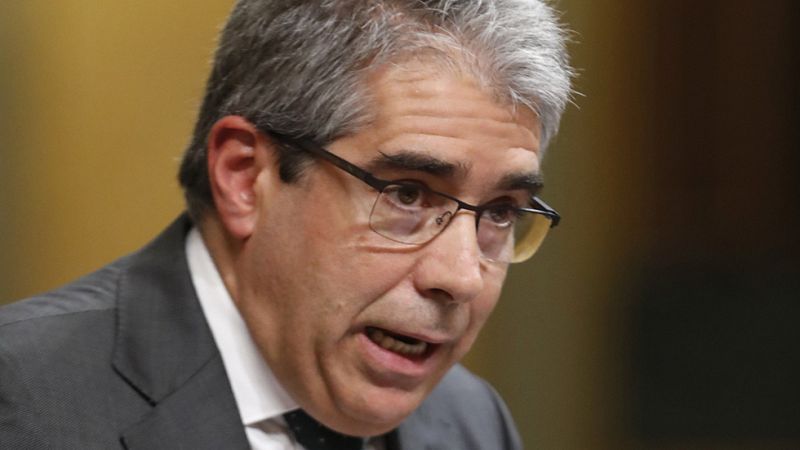 Por parte del Grupo Mixto, el portavoz del PDECat en el Congreso, Francesc Homs, ha ratificado el "no con mayúsculas" de los diputados de su partido a la investidura de Mariano Rajoy, a quien ha vuelto a reiterar la oferta de diálogo para solucionar 