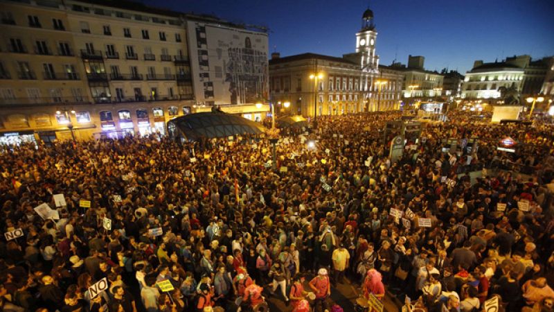 La manifestaci�n 'Rodea el Congreso' re�ne a 70 colectivos y miles de personas hasta la Puerta del Sol
