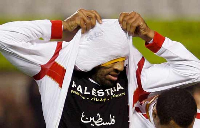  Aunque muchas veces prohibidas, las celebraciones de los goles siempre son, cuando menos, curiosas.