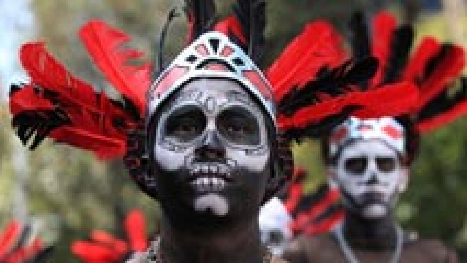 Telediario 1: México venera a sus seres queridos con un desfile antes del Día de los Muertos | RTVE Play