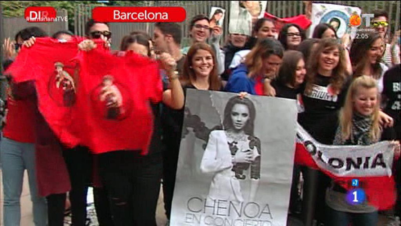 Los fans esperan a las puertas del concierto de OT