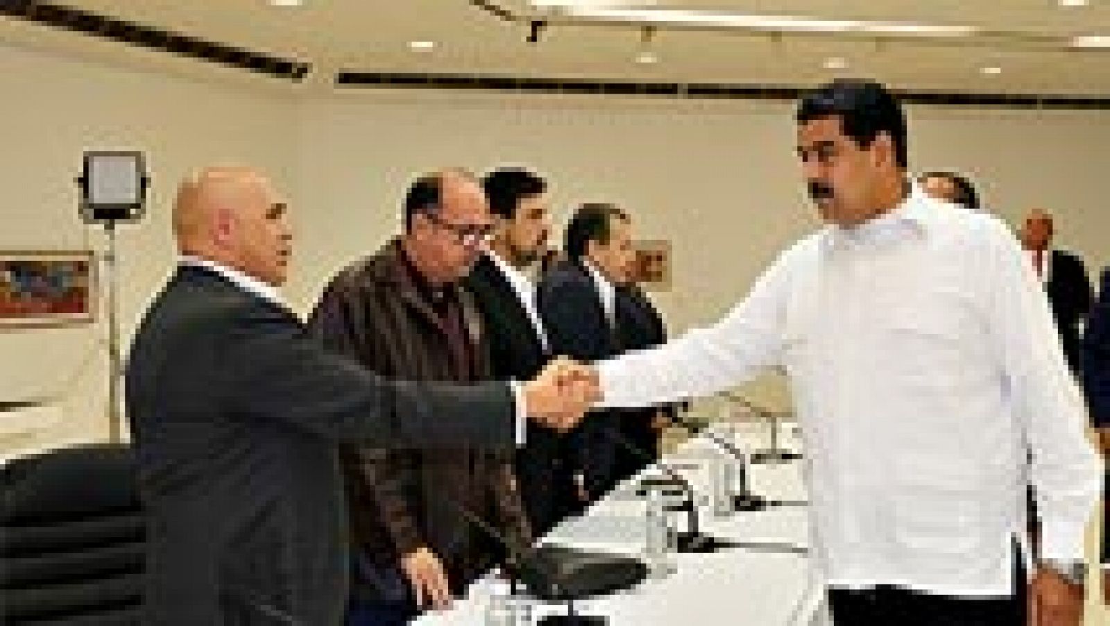 Telediario 1: Primera reunión entre el Gobierno de Maduro y la oposición en Venezuela | RTVE Play