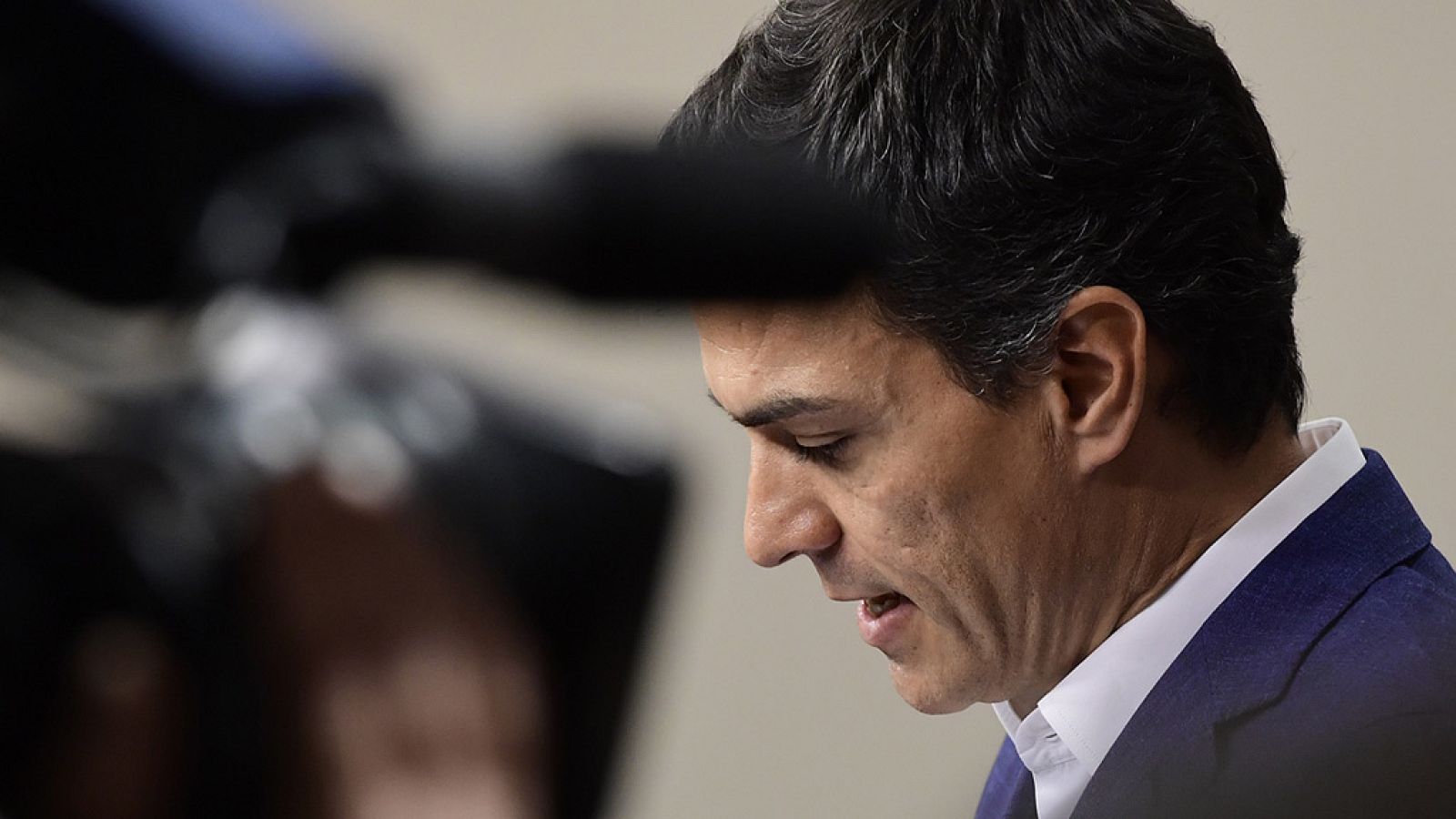 Dirigentes del PSOE critican a Pedro Sánchez y Lambán le pide que "no estorbe"