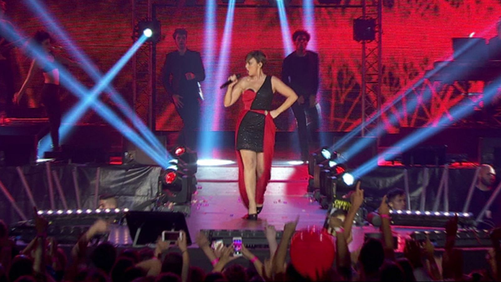 Chenoa canta 'Atrévete' en el concierto de OT