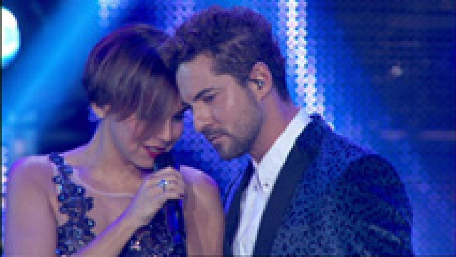 David Bisbal y Chenoa cantan 'Escondidos' en el concierto de OT