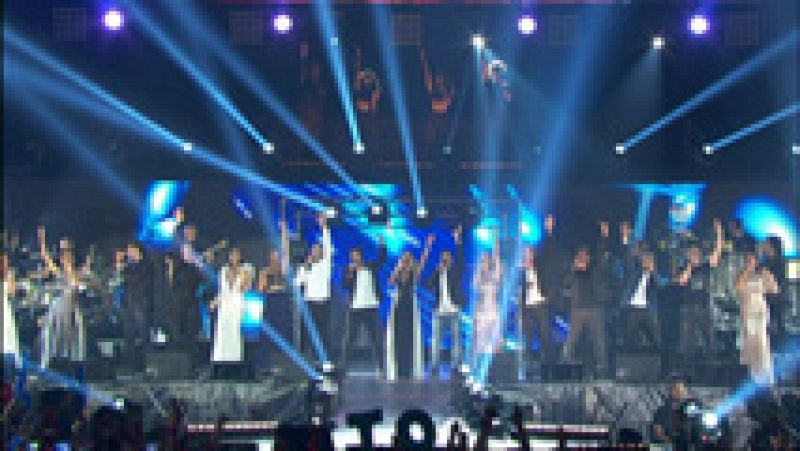 Todos los concursantes de OT1 cantan 'Mi m�sica es tu voz' en el concierto de OT