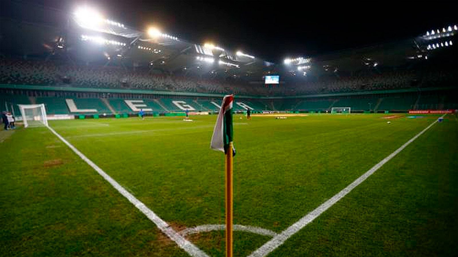 El Real Madrid ya está en Varsovia, donde jugará el partido ante el Legia sin público en las gradas, al estar sancionado el club polaco. No será la primera vez que le ocurra al equipo madridista.