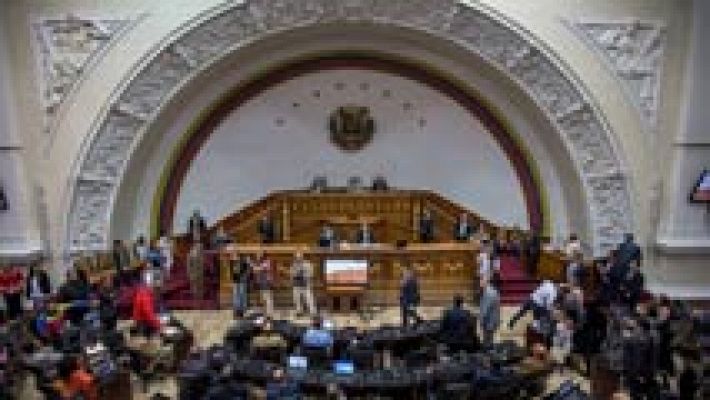 El Parlamento de Venezuela pospone la determinación de responsabilidad política de Maduro